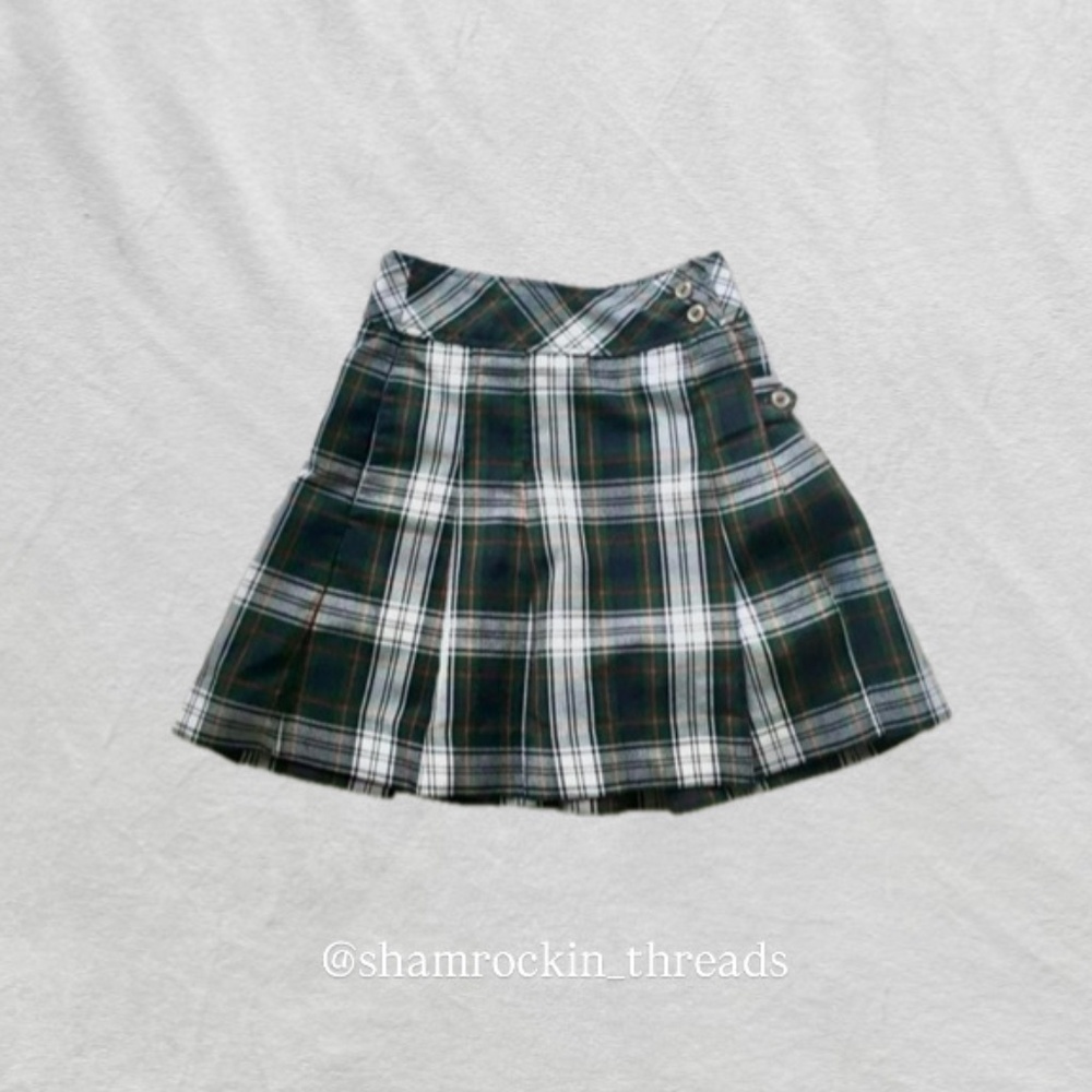 green and white plaid pleated skirts